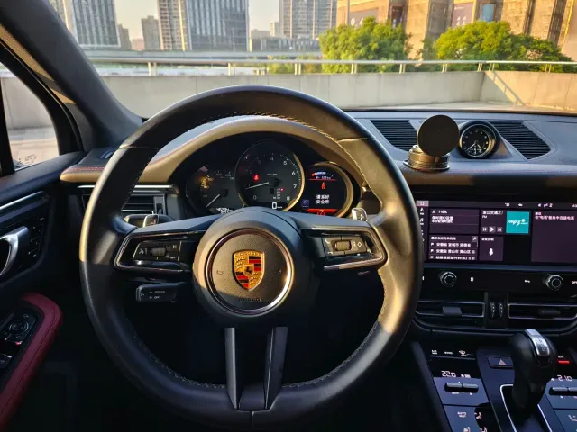 Porsche Macan — Фото автомобиля 13