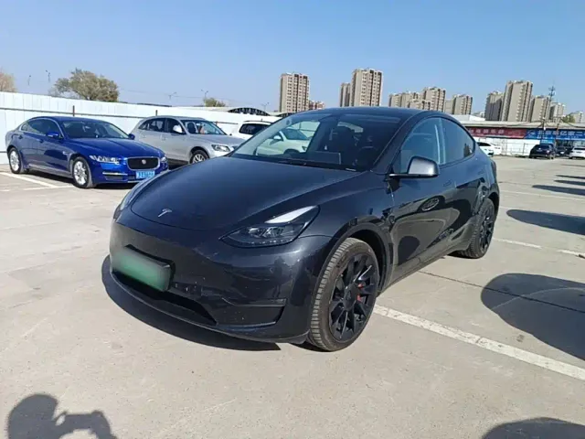 Фотография автомобиля — Tesla Model Y