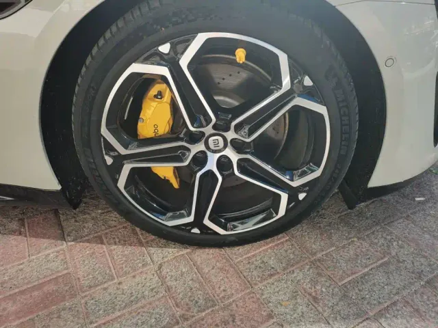 Xiaomi SU7 — Фото автомобиля 25