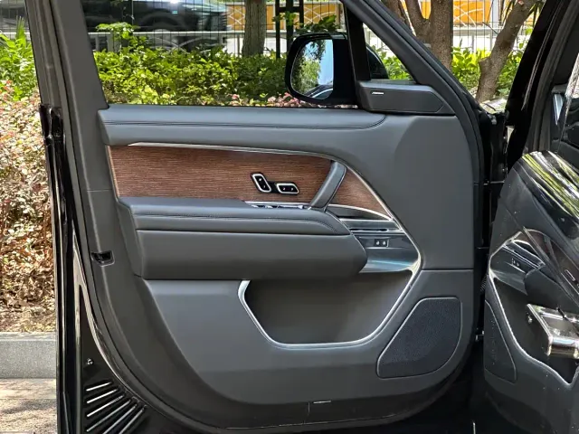 Land Rover Range Rover — Фото автомобиля 24