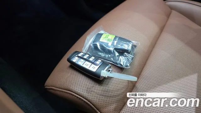 Genesis GV70 2.5T Бензин AWD — Фото автомобиля 26
