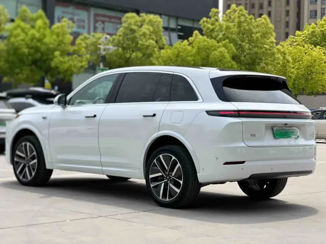 Li Auto L7 — Фото автомобиля 9