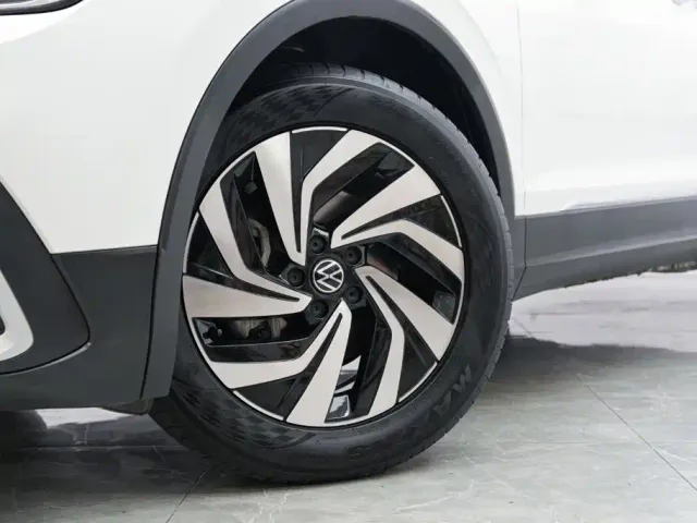 Volkswagen Tiguan L — Фото автомобиля 3