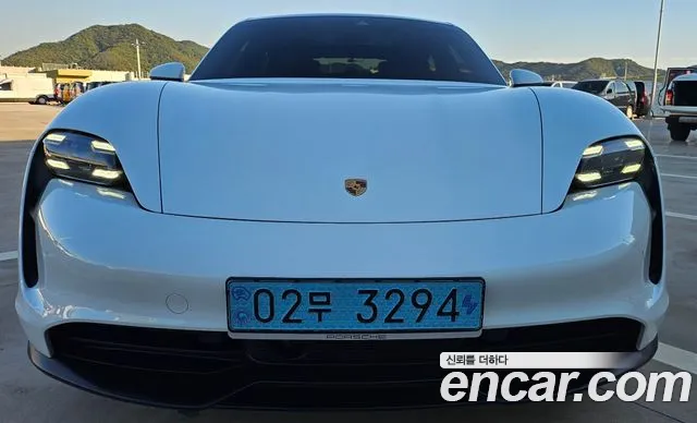 Фотография автомобиля — Porsche Taycan