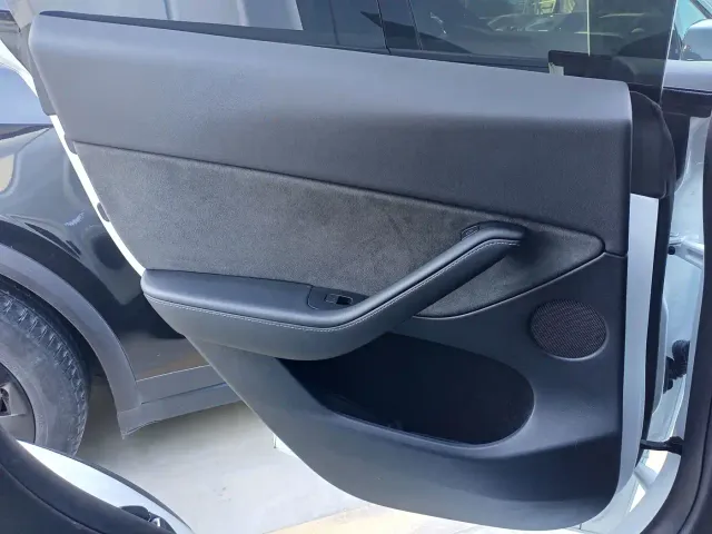 Tesla Model Y — Фото автомобиля 23