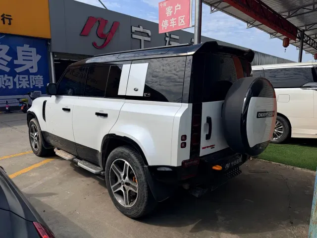 Land Rover Defender — Фото автомобиля 9