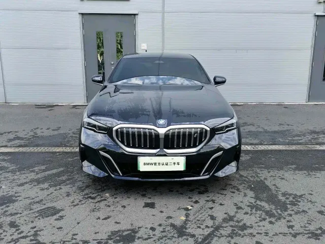 BMW i5 — Фото автомобиля 2