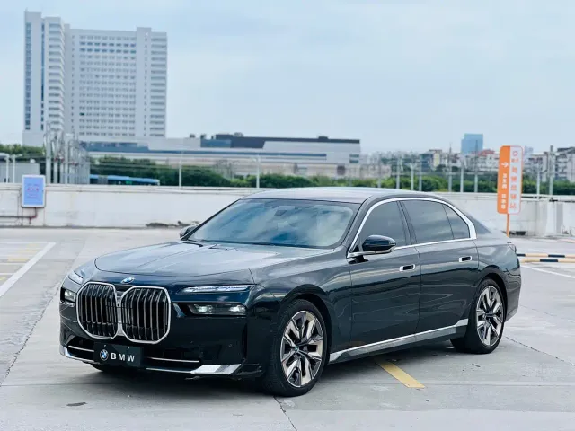 BMW 7 Series — Фото автомобиля 16