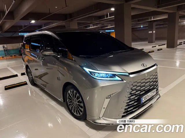 Фотография автомобиля — Lexus LM Generation 2