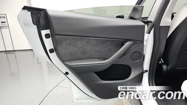 Tesla Model Y — Фото автомобиля 23