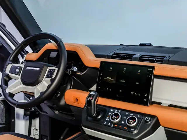 Land Rover Defender — Фото автомобиля 30