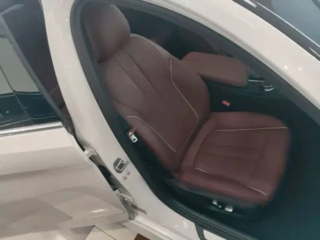 BMW 5 Series — Фото автомобиля 24