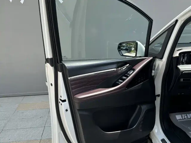 GAC Trumpchi M8 — Фото автомобиля 13
