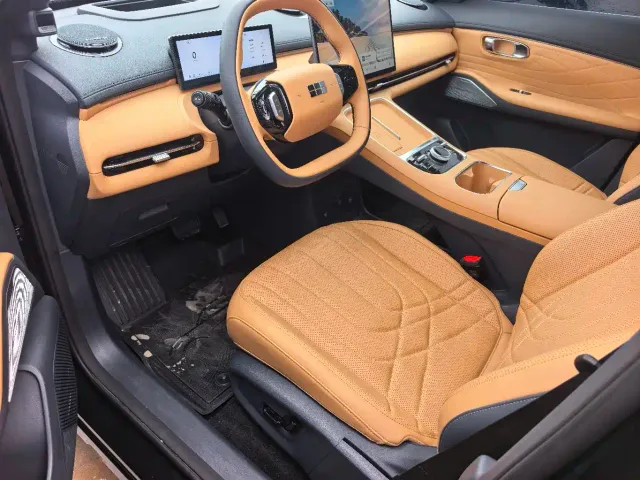 Geely Galaxy Starship 7 EM-i — Фото автомобиля 4