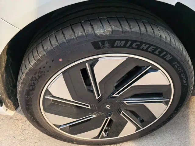 Dongfeng eπ 008 — Фото автомобиля 14