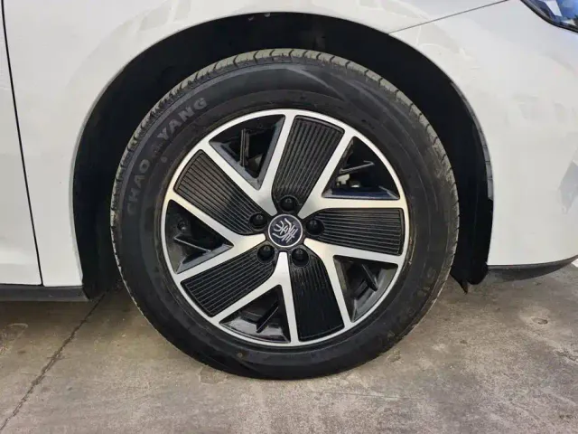 BYD Qin L — Фото автомобиля 6
