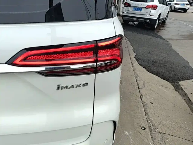 Roewe iMAX8 — Фото автомобиля 7