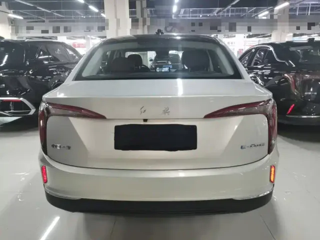 Hongqi E-QM5 — Фото автомобиля 5