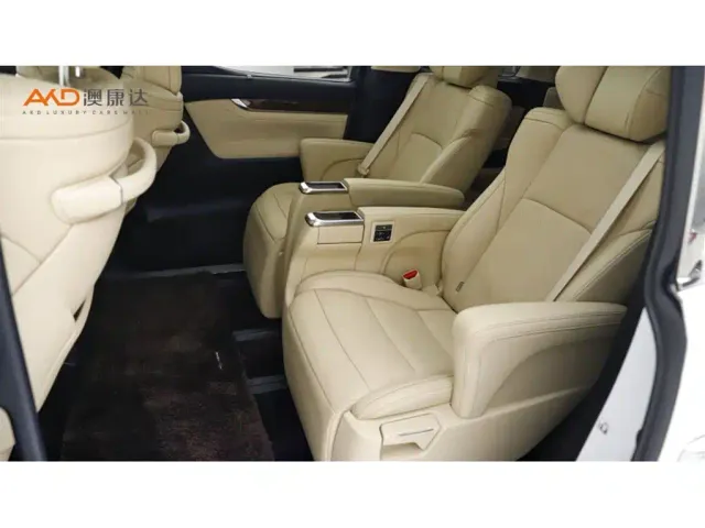 Toyota Alphard — Фото автомобиля 7