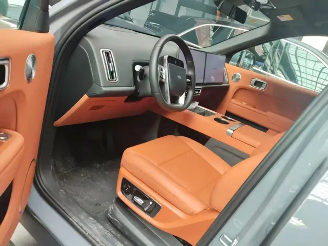 Li Auto L8 — Фото автомобиля 5