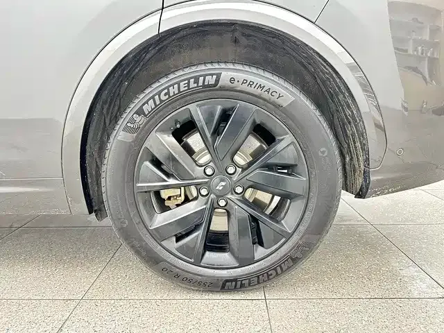 Li Auto L7 — Фото автомобиля 16