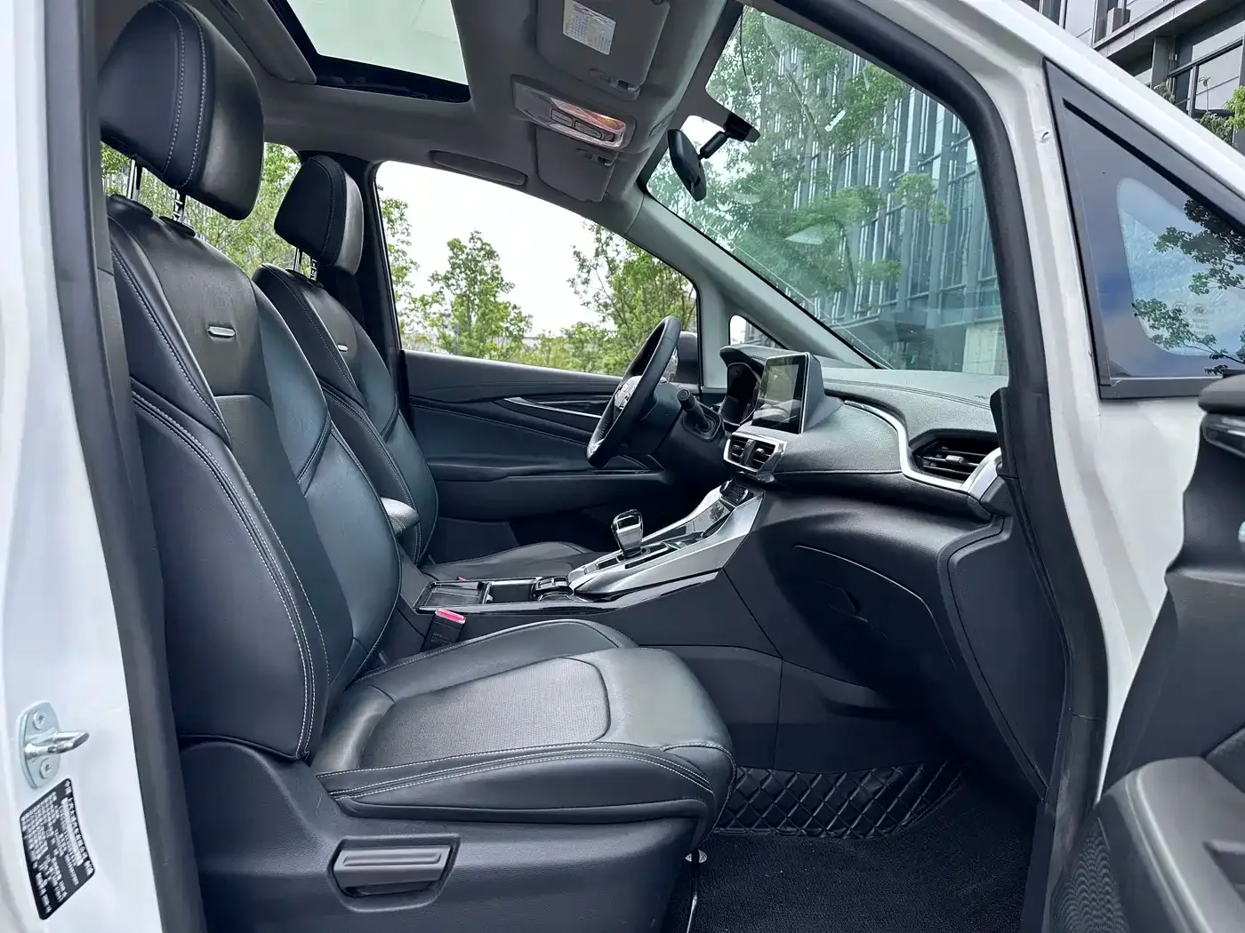 SAIC Maxus SAIC MAXUS EUNIQ 5 2020 1.3T PLUG IN Elite Edition — Фото автомобиля 7