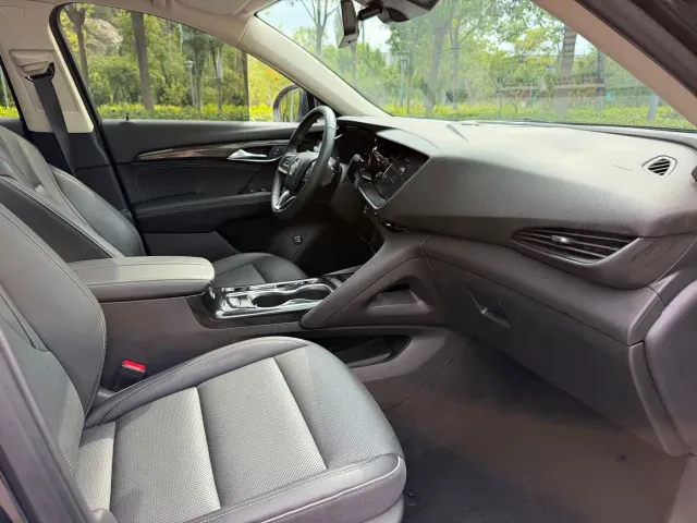 Buick Envision Plus — Фото автомобиля 13
