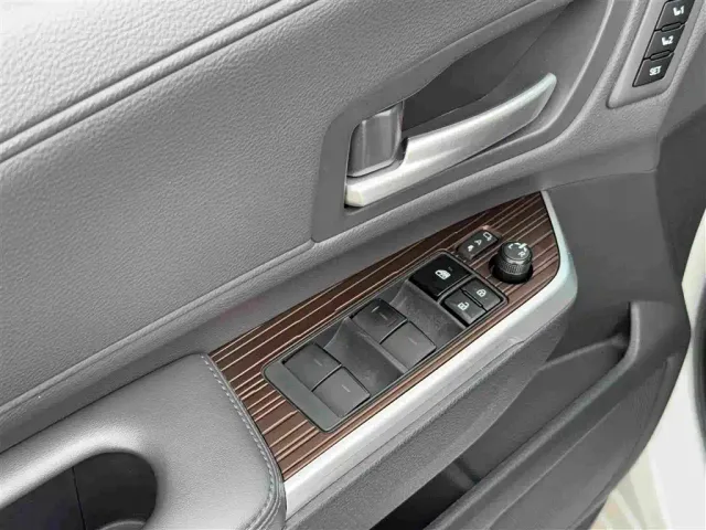 Toyota Granvia — Фото автомобиля 9