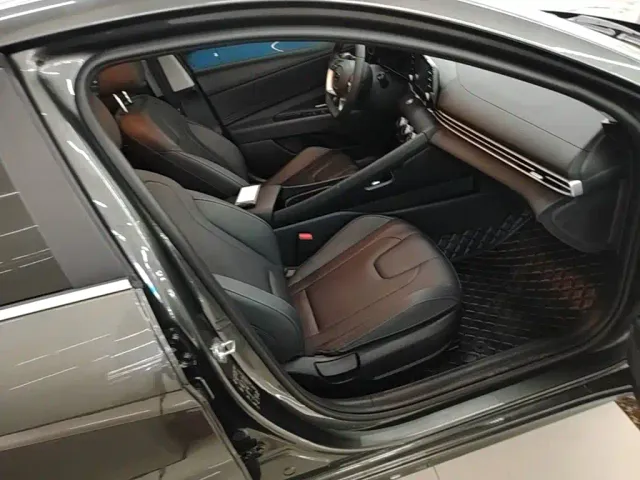 Hyundai Elantra — Фото автомобиля 24