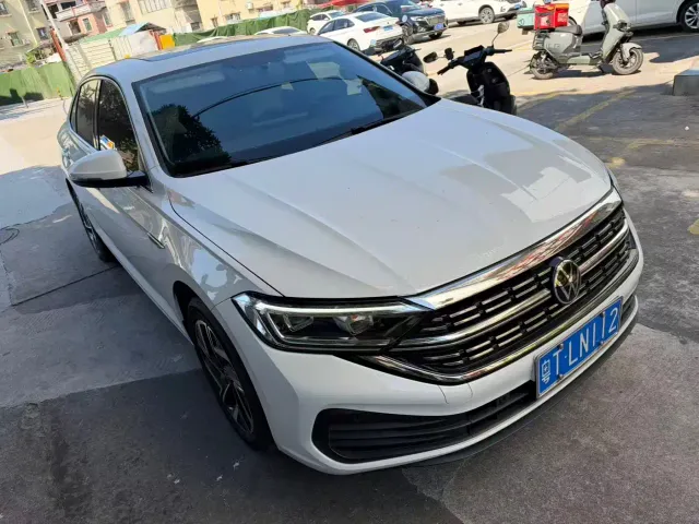 Фотография автомобиля — Volkswagen Sagitar