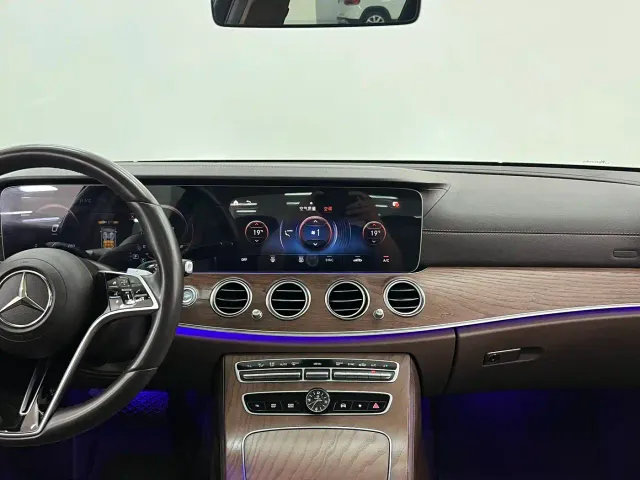 Mercedes-Benz E-Class — Фото автомобиля 9