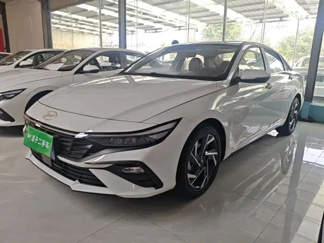 Фотография автомобиля — Hyundai Elantra