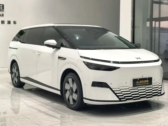 Xpeng X9 — Фото автомобиля 2