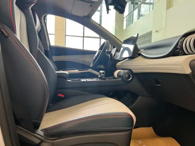BYD Yuan PLUS — Фото автомобиля 11