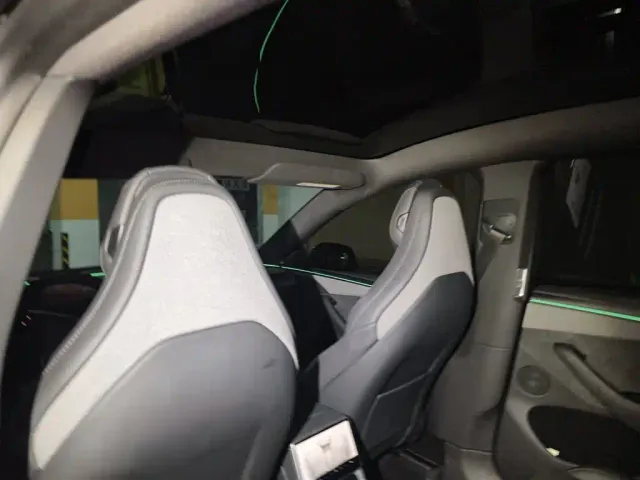 Tesla Model Y L — Фото автомобиля 14