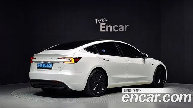 Tesla Model 3 — Фото автомобиля 2