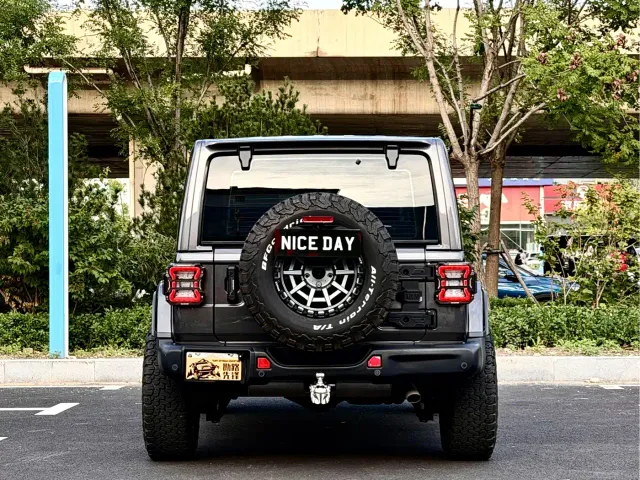 Jeep Wrangler — Фото автомобиля 5