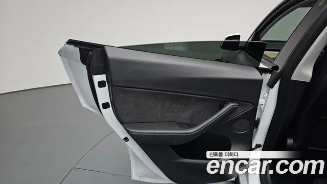 Tesla Model Y — Фото автомобиля 14