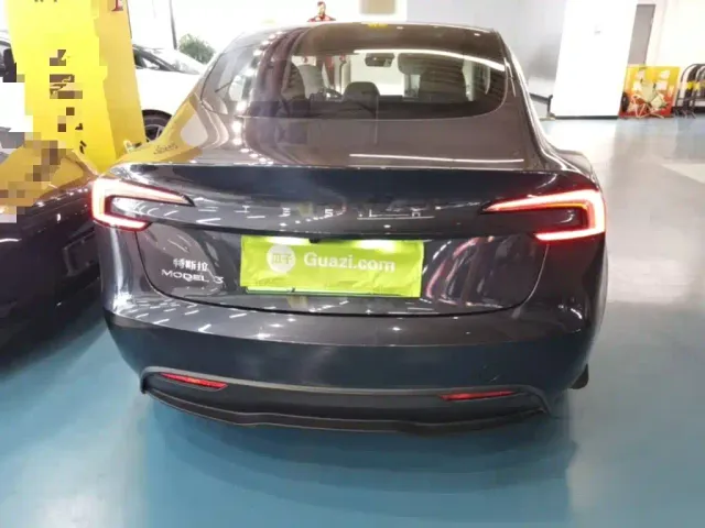 Tesla Model 3 — Фото автомобиля 5