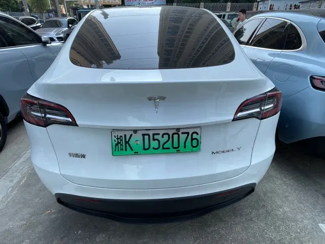 Tesla Model Y — Фото автомобиля 8