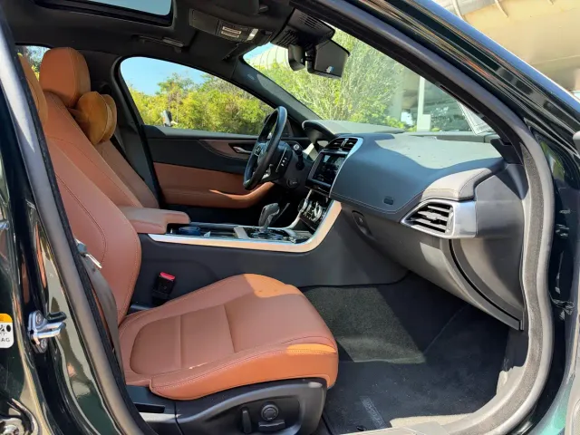 Jaguar XEL — Фото автомобиля 10