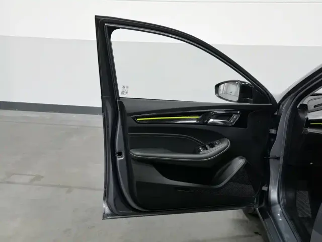 Roewe i5 — Фото автомобиля 8