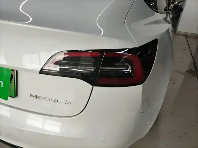 Tesla Model 3 — Фото автомобиля 7