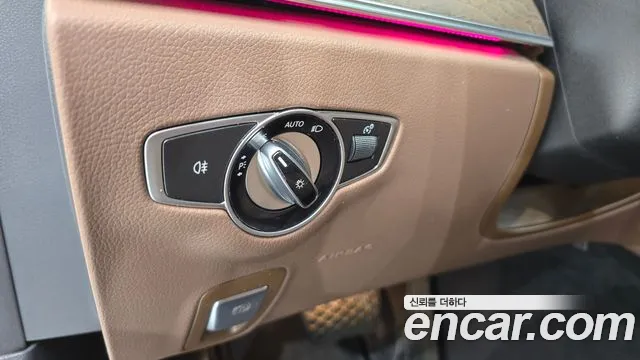 Mercedes-Benz E-Class — Фото автомобиля 24