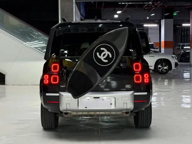 Land Rover Defender — Фото автомобиля 6