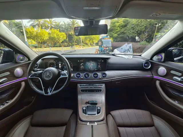 Mercedes-Benz E-Class — Фото автомобиля 12