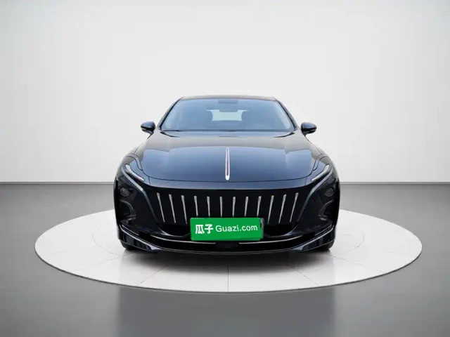 Hongqi E-QM5 — Фото автомобиля 23