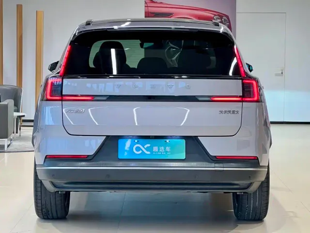 Volvo XC70 Plug-in Hybrid — Фото автомобиля 6