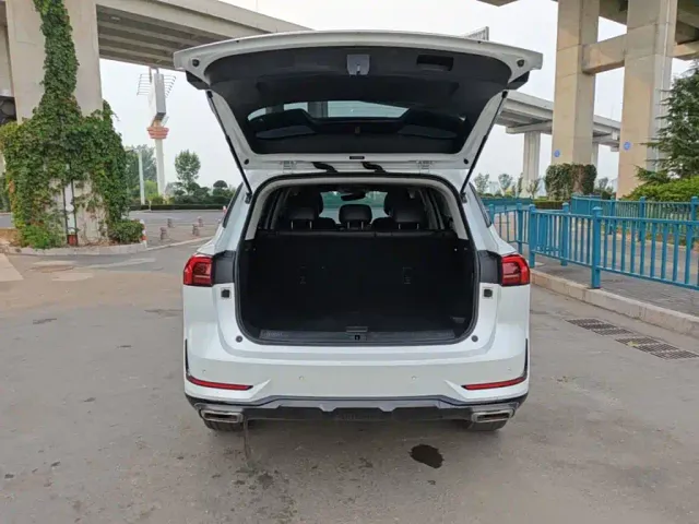 Roewe RX5 Max — Фото автомобиля 18