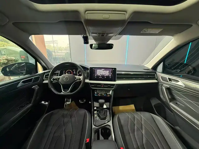 Volkswagen Tiguan L — Фото автомобиля 9